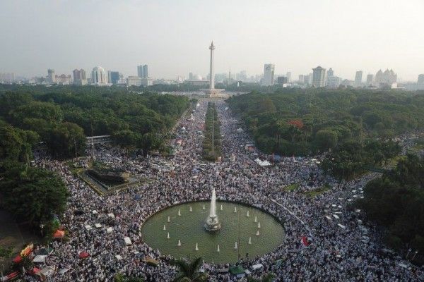 Sumber foto : IdnTimes | Ilustrasi Aksi 212 pada tahun 2016 di Tugu Monas