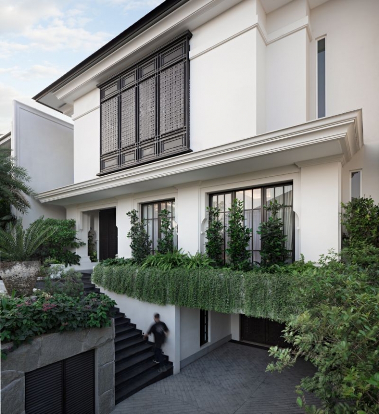 collection-photos-wzmj-1571799921-facade-61a871c262a7046f9b33e8d2.jpg