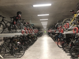 Penitipan sepeda di stasiun Kereta Oerlikon Zuerich | Dokumentasi pribadi