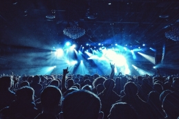 Pencahayaan lampu saat konser musik | sumber twenty20photos/envato elements