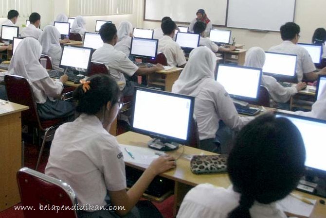 Contoh penggunaan TIK dalam proses ujian nasional berbasis komputer, sumber : www.belapendidikan.com