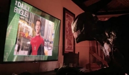 Venom melihat Spider-Man | Dok. Sony Pictures
