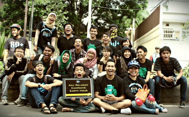 Bersama Relawan Earth Hour Bandung/EHB (dok. EHB)