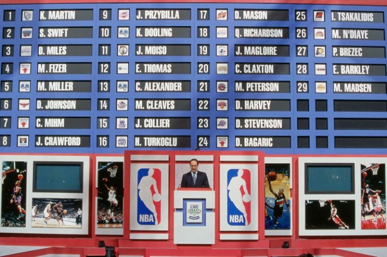 Komisioner NBA, David Stern dalam malam draft pick 2000 (David Sherman/Getty Images)