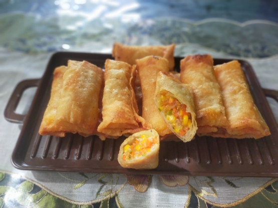 Lumpia isi jagung manis | Foto: Siti Nazarotin