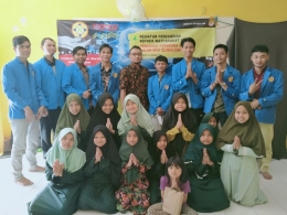 Foto Bersama. Mahasiswa Unpam melaksanakan kegiatan PKM di Yayasan Islam Ishlahul Hayat 1, Pamulang, Tangerang Selatan 