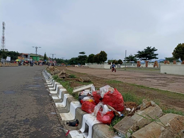 Ini mungkin ada tong sampah, tapi tak kasat mata (foto by widikurniawan)