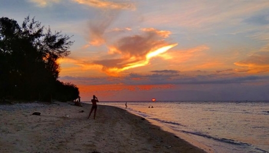 Sunset spot di Gili Trawangan, kabupaten Lombok Utara. Destinasi yang juga dikenal dengan beragam Sport Tourism Activities. Dokpri