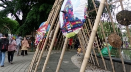 Objek Festival Payung Indonesia, lukisan anak berkebutuhan khusus, Minggu (5/12) (Foto: Dokumen Pribadi)