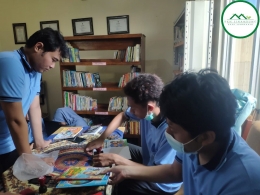 Proses penggalangan buku yang bertempat di Perpustakaan Desa Jambearjo/Dokumentasi KKN UM