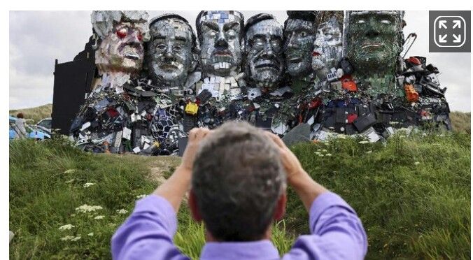 Seni instalasi:wajah pemimpin G7 dari limbah elektronik.by cnn.indonesia