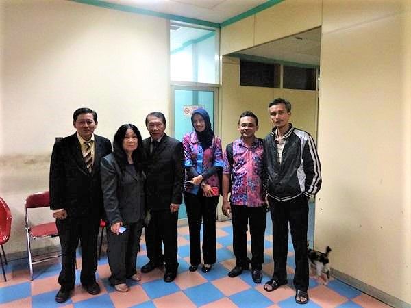 Paling kiri Hanafi dan teman teman lain di TVRI Medan | dok pribadi