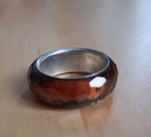 Ilustrasi cincin cangkang kenari | gambar diambil dari: mobile.willhaben.at