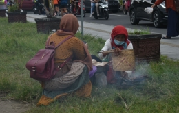 Parija, pedagang sate di sekitaran Alun-Alun Kidul, Kota Yogyakarta. (Foto: Ryan Adriansyah)