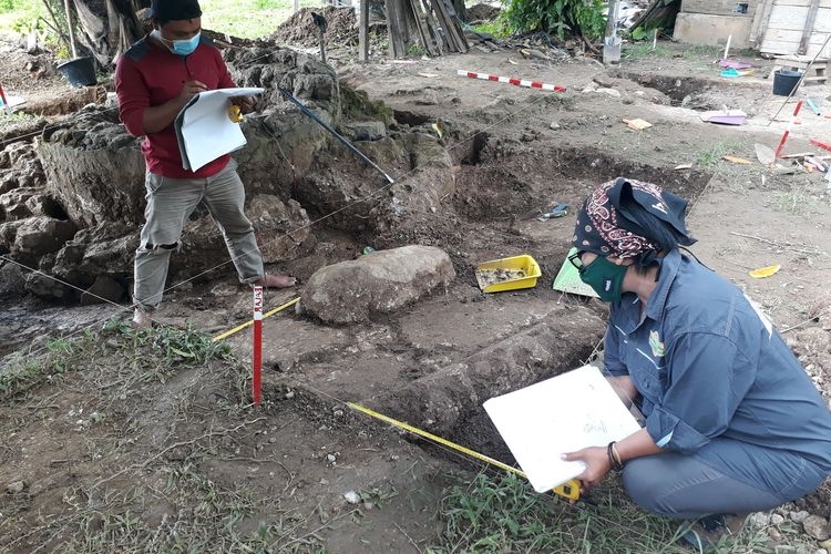 Ilustrasi Peneliti Balai Arkeologi Sulawesi Utara tengah melakukan ekskavasi reruntuhan Benteng Kota Mas di Kwandang Gorontalo Utara.(KOMPAS.COM/ROSYID A AZHAR)