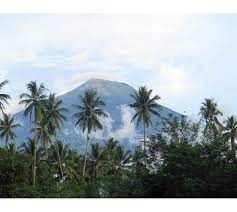 gunung klabat(sumber:pedomanwisata.com)