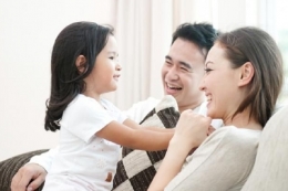 Dalam membimbing anak, orangtua juga mesti bekali anak dengan lima hal berikut ini. Sumber: Shutterstock via Kompas.com