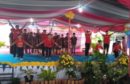 Gerak tari diiringi akapela merdu anak-anak SLB Karya Murni (Foto: dokpri)
