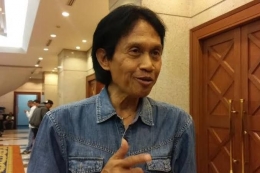 Jurnalis dan pengamat musik legendaris Indonesia, Bens Leo, meninggal Dunia (29/11) akibat Covid-19 | Foto: kompas.com