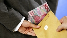 Ilustrasi hadiah uang untuk guru (Sumber: Okezone via regional.inews.id)