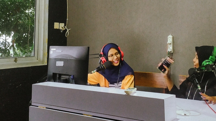 Suasana siaran di radio kampus (Dok. Dista FM)