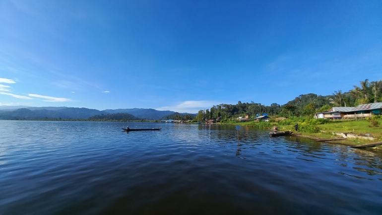 Lanskap Danau Lindu, dari Desa Tomado, Sulawesi Tengah. (Foto: @Hanom Bashari)