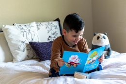 Masalah utama rendahnya minat baca pada anak-anak bukan pada minimnya ketersediaan bahan bacaan untuk anak-anak (unsplash.com/Gabriel Tovar)