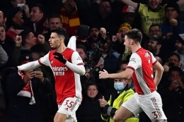 Pemain Arsenal, Gabriel Martinelli melakukan selebrasi setelah menjebol gawang West Ham dalam lanjutan EPL (15/12) (sumber : kompas.com)