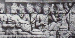 Beberapa instrumen musik pada relief Candi Borobudur (Sumber: Dinas Purbakala melalui buku Hindu-Javanese Musical Instruments)