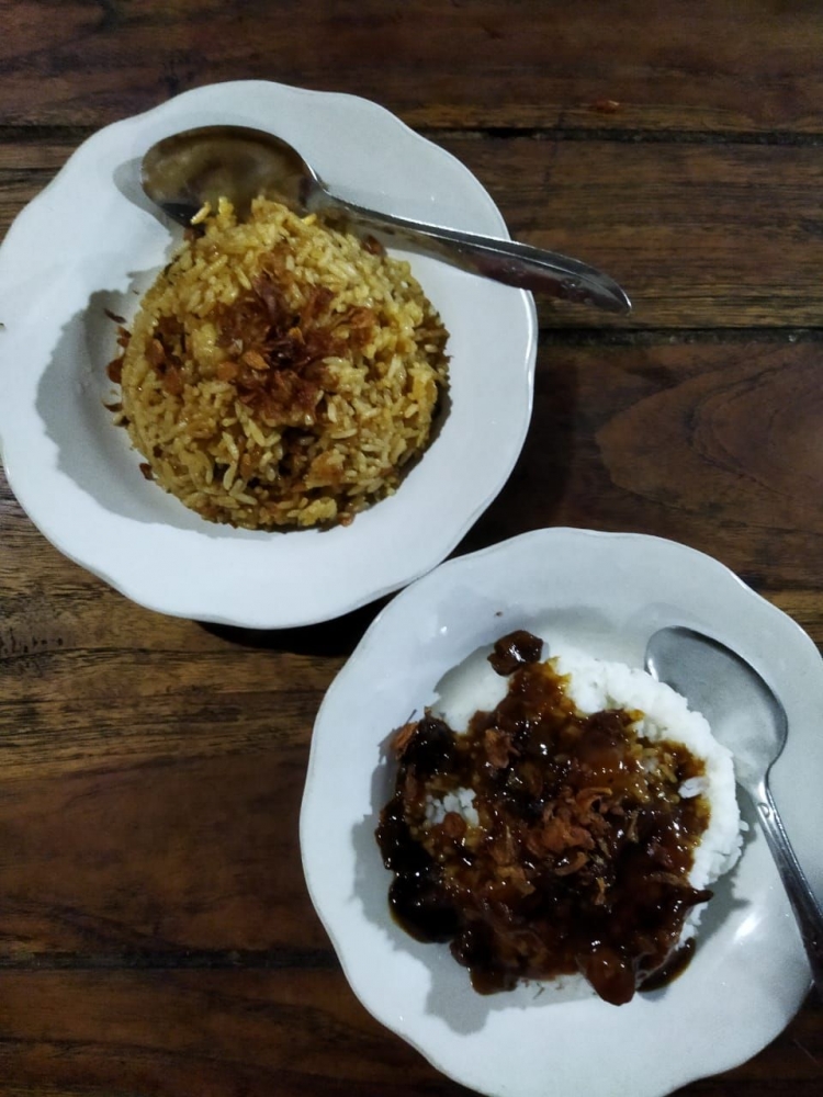 Nasi jagal dan nasi goreng makanan khas dari Tangerang