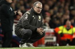 Marcelo Bielsa tidak bisa menjamin dirinya aman di Leeds United. Sumber: AFP/Adrian Dennis/via Kompas.com