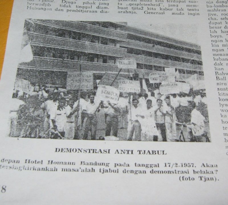 Demonstrasi Anti Cabul pada 1957-Foto: Irvan Repro Aneka