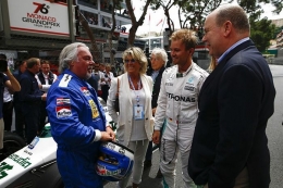 Keke dan Nico Rosberg bersama Prince Albert of Monaco dalam acara eksebisi sebelum GP Monaco 2018 (dok:Speedweek)