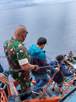 Rombongan speedboad pertama yang turun ke Pulau Serua (dok.pribadi)