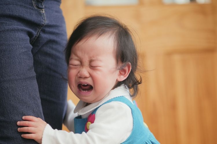 ilustrasi anak kecil menangis di tempat umum. (Sumber gambar: M-Image via kompas.com)