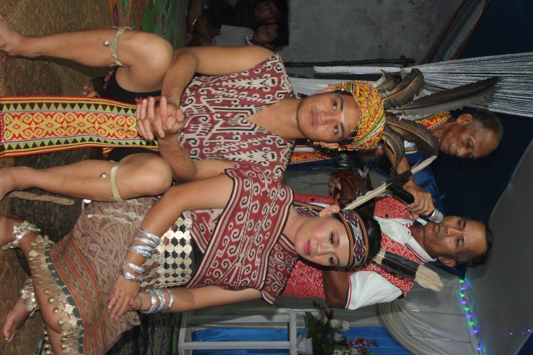 Pernikahan Adat Suku Dayak Kantuk 