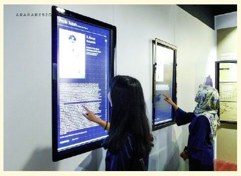 Layar sentuh di Museum Gedung Sate Bandung (Sumber: travelingyuk.com)