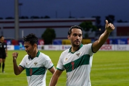 Selebrasi Ezra Walian setelah mencetak gol ke gawang Laos pada fase grup Piala AFF 2020. | sumber: bola.net