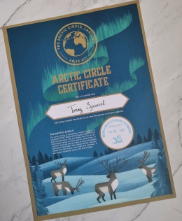 Dapat sertifikat setelah menginjakkan kaki di Lingkar Arktik. Sumber: dokumentasi pribadi