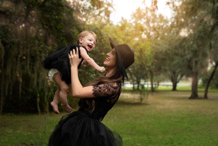 Seorang Ibu yang manusiawi akan mendidik anaknya dengan cinta, bukan harapan | Ilustrasi oleh Sue Halliburton via Pixabay