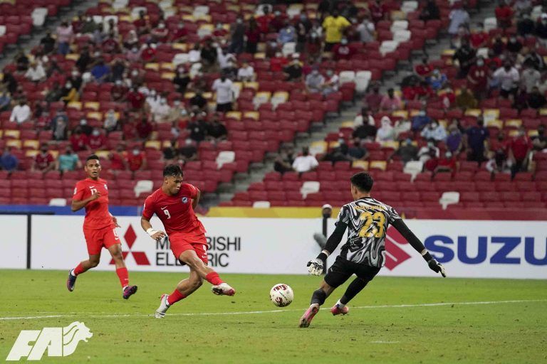 Ikhsan Fandi mencetak gol penyama kedudukan 1-1 dalam  laga leg 1 semifial Singapura vs Indonesia (Foto FAS.org.sg). 