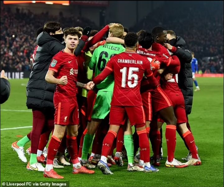 (Pemain Liverpool rayakan kemenangan atas Leicester / sumber foto dailymail.co.uk)