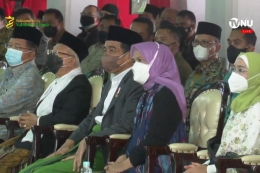 Presiden Joko Widodo dan Wakil Presiden Ma'ruf Amin menghadiri acara pembukaan Muktamar ke-34 NU (Sumber: Youtube TV NU via kompas.com)