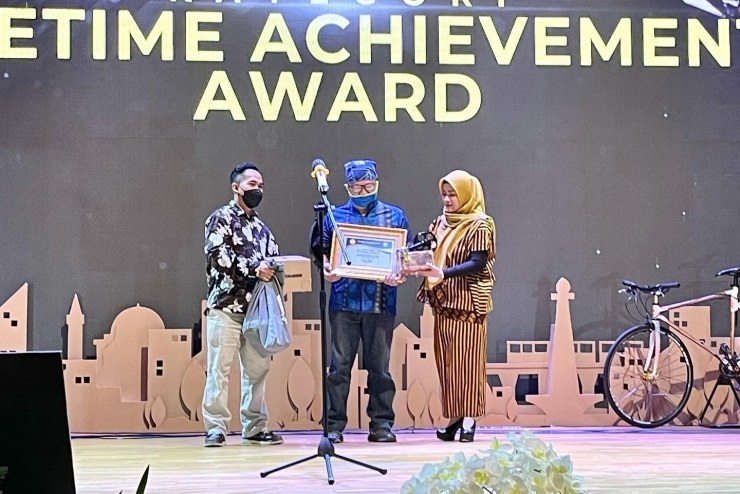 Penghargaan Lifetime Achievement, B2W Award #2021 (foto dok. Didi Ruswandi)