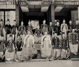 Ilustrasi para wanita memakai hanbok di masa Joseon/ Foto:ancient-origins/ Dailysia.com