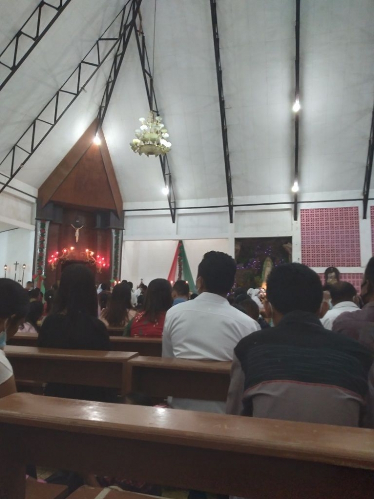 Ibadah Malam Natal 24-12-2021 di Gereja Katolik St. Matias Rasul, Tofa Kota Kupang. Dok pribadi