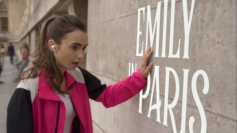 Emily di Season 2 Ep 1, sumber: Netflix