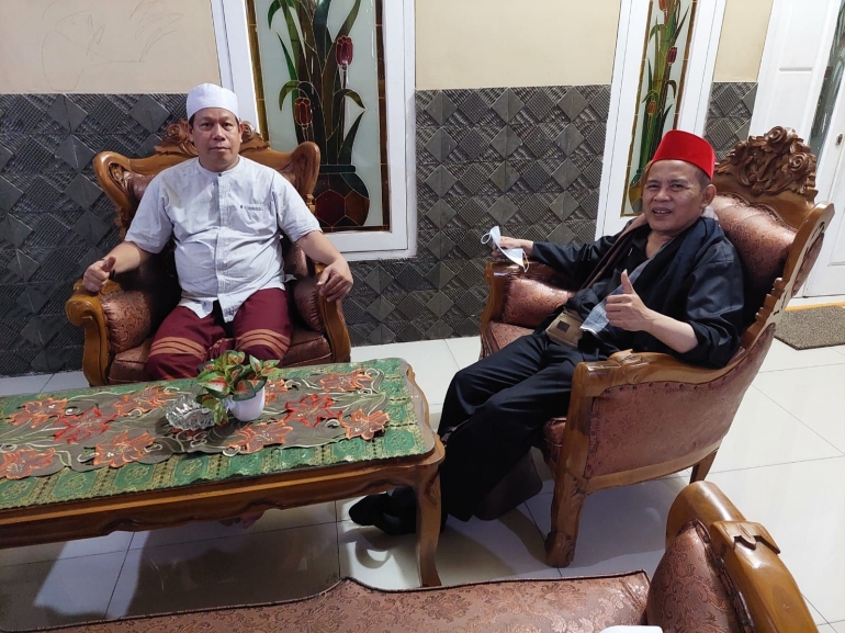 Kepala Sekolah, Dr.H.Dedi Nurhadiat, M.Pd bersama Lurah Telaga Murni Bp.H.Sugandi HM(foto koleksi)