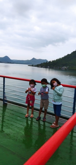 Para Junior di atas Kapal Ferry (Dokpri)