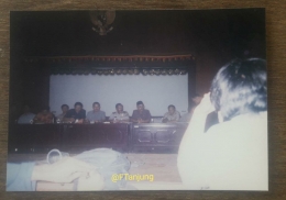 Sebelum berangkat meeting dengan Walikota Padang, Fauzi Bahar (no. 4 dari kanan) di Kantor Walikota. (Dok F. Tanjung)